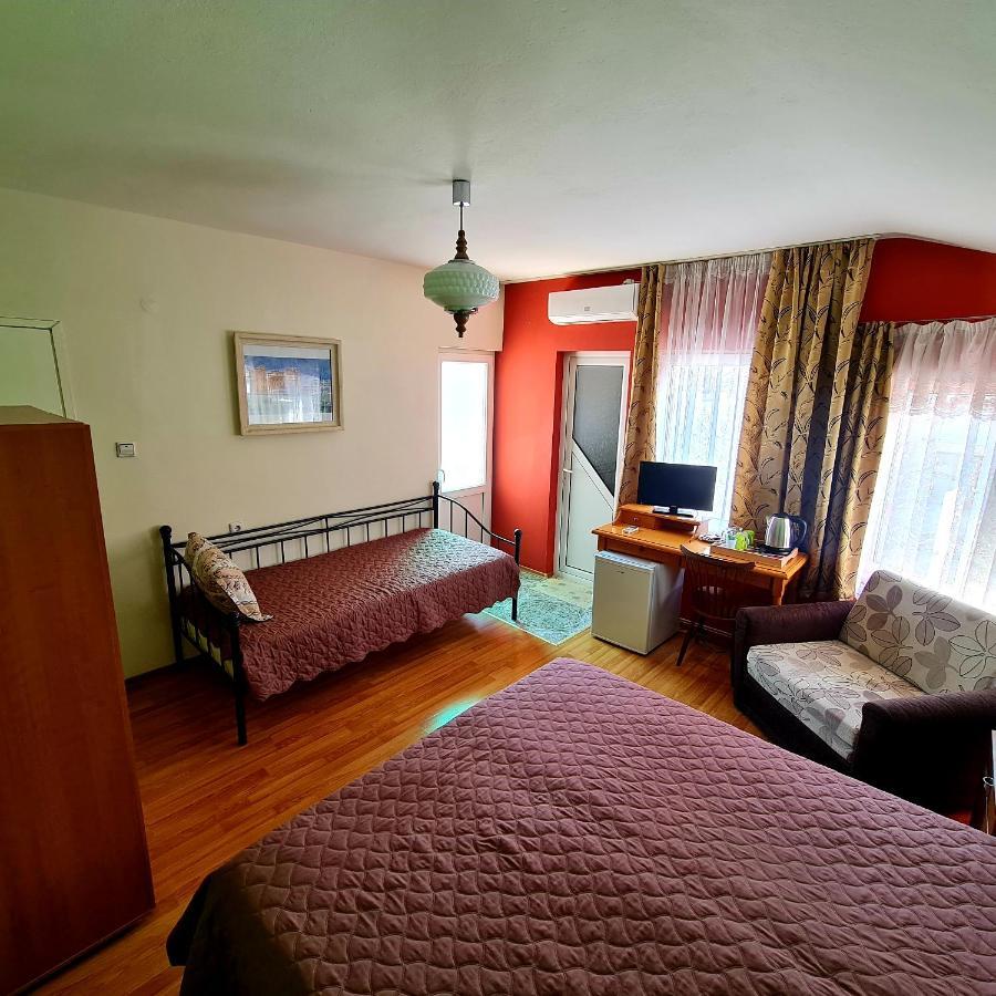 Fema Guest House Baltschik Exterior foto