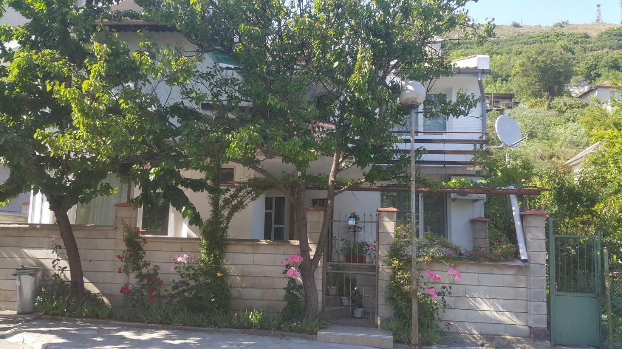 Fema Guest House Baltschik Exterior foto